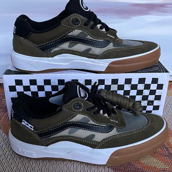 Vans Men’s Wayvee
Dark Olive
VN0A5JIADOL
Sneaker - Picture 2 of 16